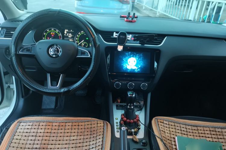 Used Skoda Octavia 2019 1.5L Automatic SmartDrive Comfort Edition China V Standard Center Console