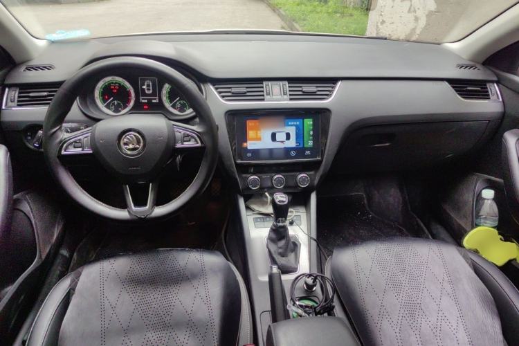 Used Skoda Octavia 2019 TSI280 DSG SmartDrive Luxury Edition China VI Center Console
