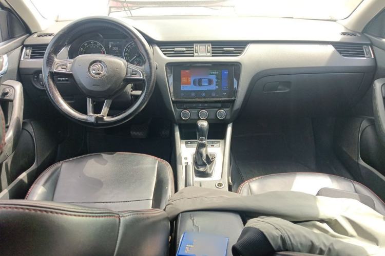 Used Skoda Octavia 2019 1.5L Automatic SmartDrive Comfort Edition China V Standard Center Console