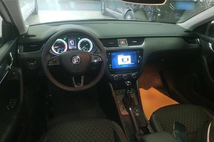 Used Skoda Octavia 2019 TSI280 DSG Luxury Edition Station Wagon China VI Standard Center Console