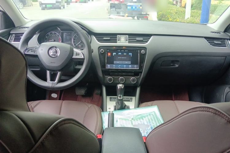 Used Skoda Octavia 2019 TSI230 DSG Comfort Edition Center Console