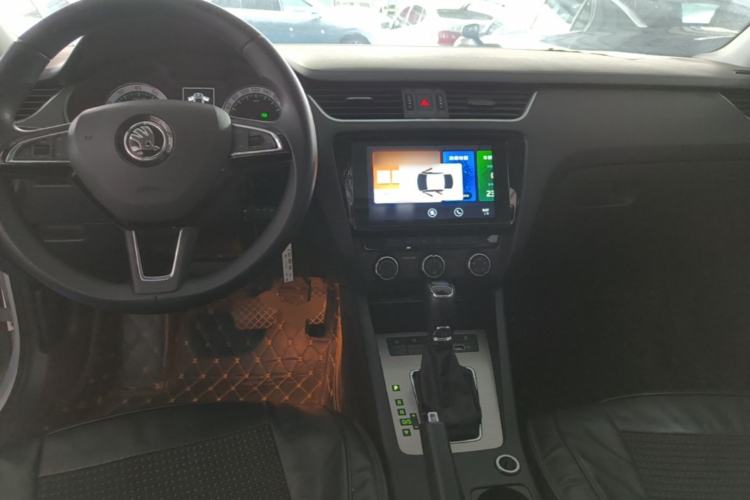 Used Skoda Octavia 2019 1.5L Automatic Smart Drive Luxury Edition China V Standard Center Console