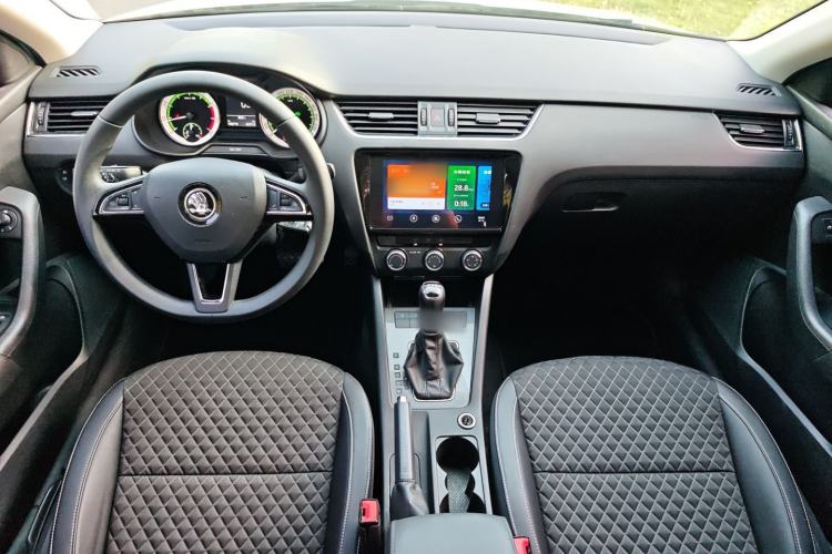 Used Skoda Octavia 2019 TSI230 DSG Luxury Edition Station Wagon China V Standard Center Console