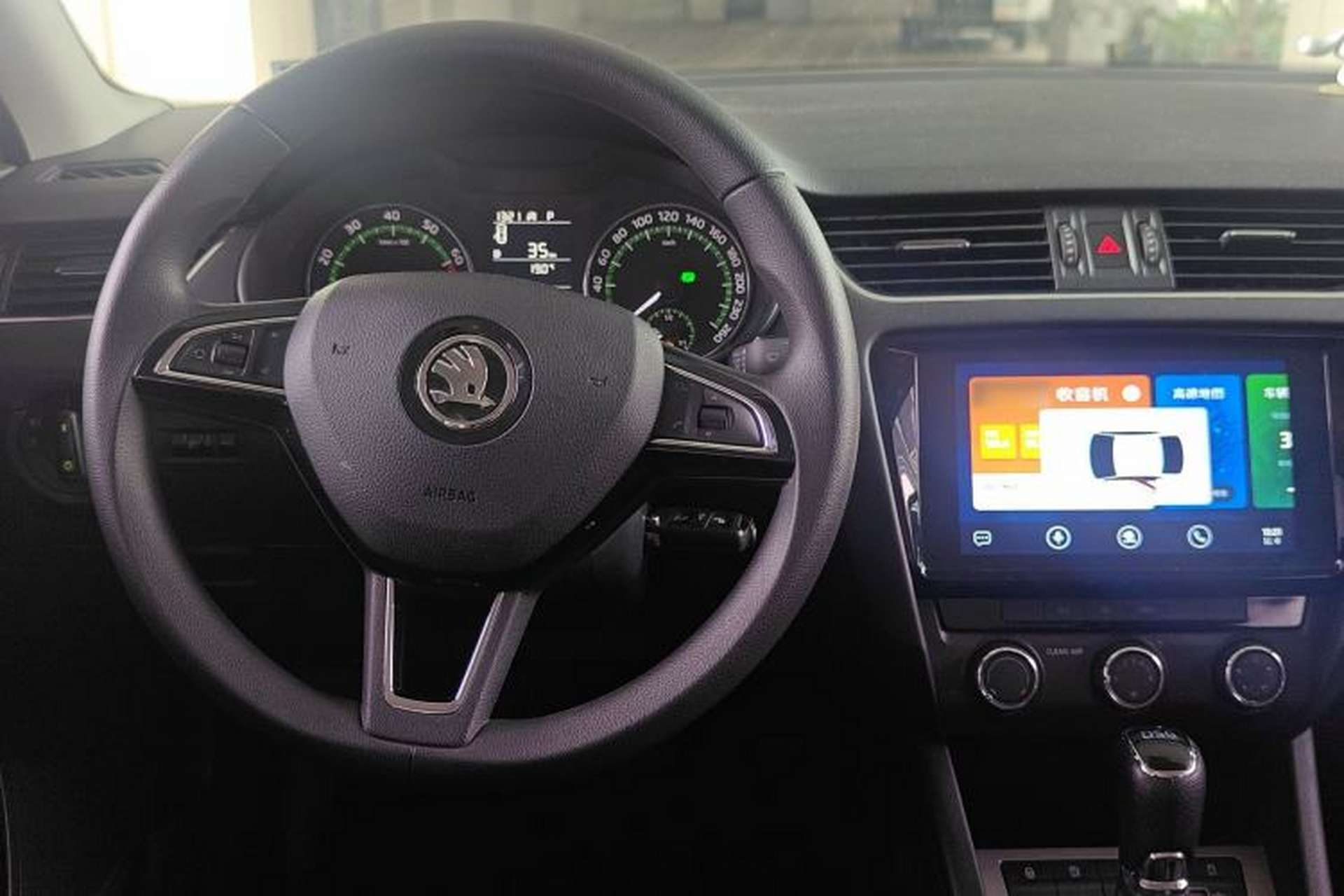 Used Skoda Octavia 2019 TSI230 DSG SmartDrive Comfort Edition China V Standard Center Console