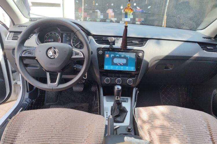 Used Skoda Octavia 2019 1.5L Automatic Comfort Edition Center Console