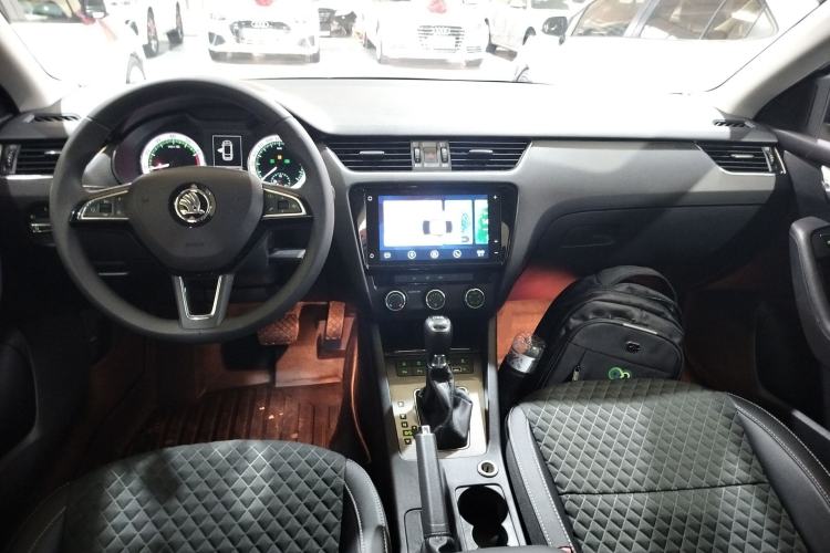 Used Skoda Octavia 2019 TSI280 DSG Luxury Edition Station Wagon China VI Standard Center Console