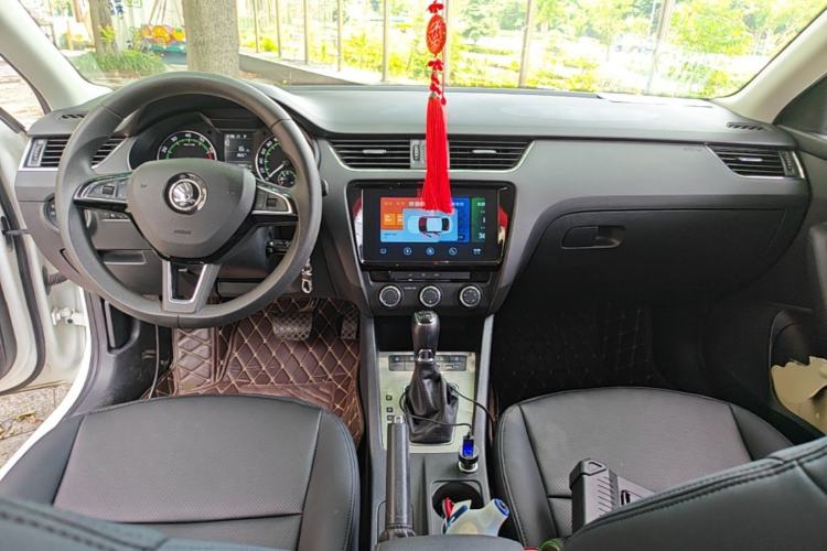 Used Skoda Octavia 2019 1.5L Automatic SmartDrive Comfort Edition China V Standard Center Console