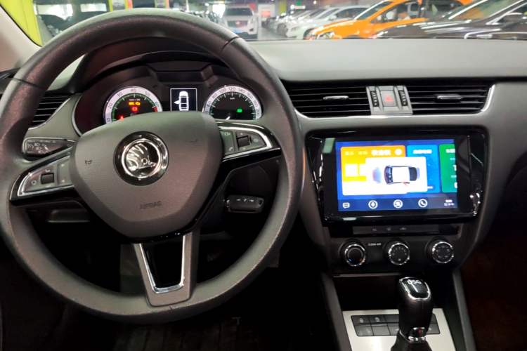 Used Skoda Octavia 2019 TSI280 DSG SmartDrive Luxury Edition China V Standard Center Console