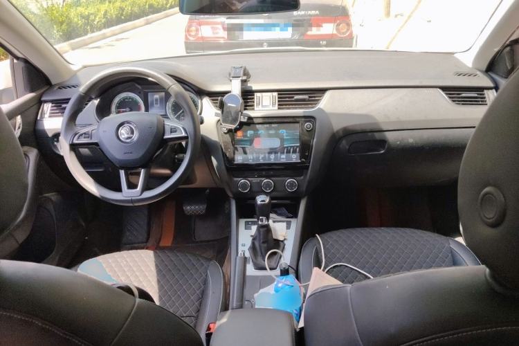 Used Skoda Octavia 2019 TSI230 DSG Luxury Edition Center Console