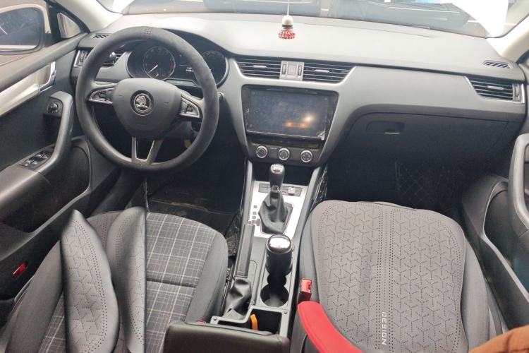 Used Skoda Octavia 2019 TSI230 DSG SmartDrive Comfort Edition China V Standard Center Console