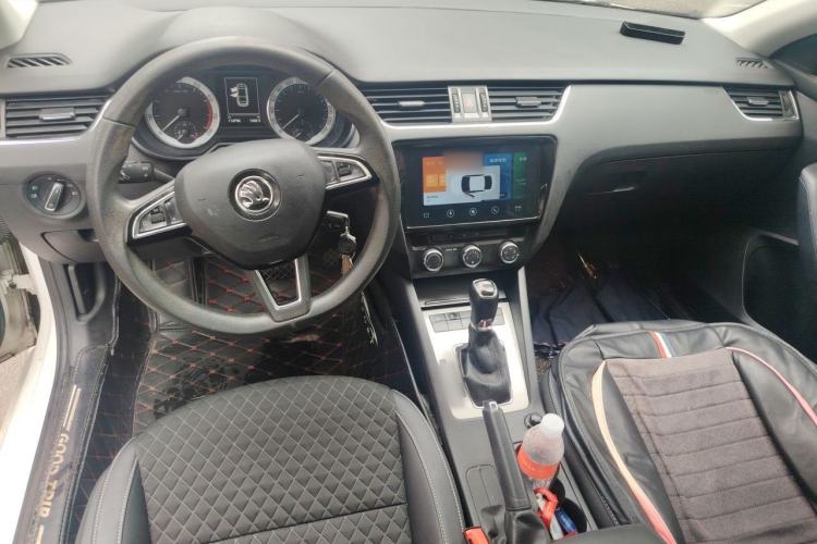 Used Skoda Octavia 2019 TSI280 DSG SmartDrive Luxury Edition China VI Center Console