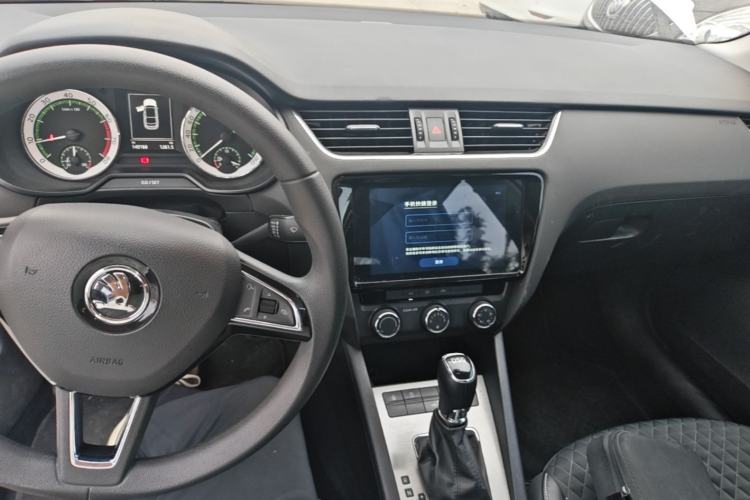 Used Skoda Octavia 2019 TSI280 DSG SmartDrive Luxury Edition China VI Center Console