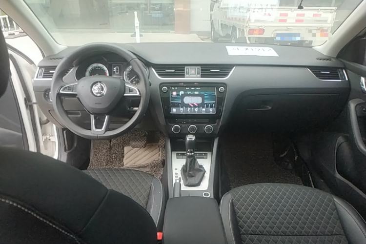 Used Skoda Octavia 2019 TSI230 DSG Luxury Edition Center Console
