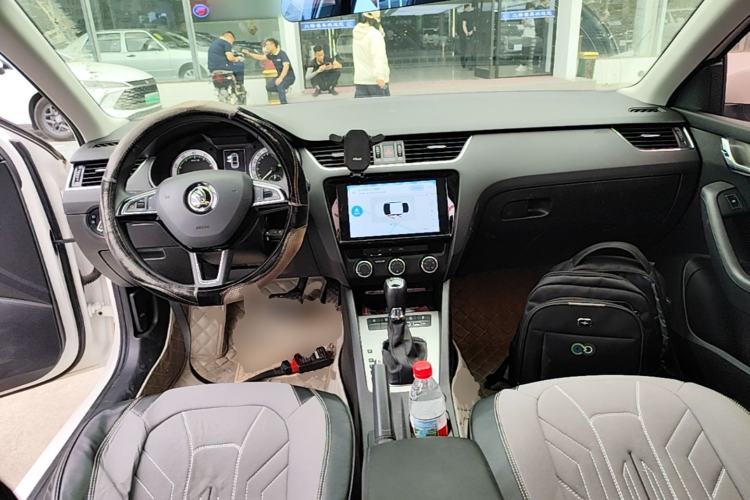 Used Skoda Octavia 2019 TSI230 DSG SmartDrive Luxury Edition China VI Center Console