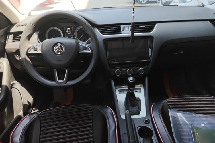 Used Skoda Octavia 2019 1.5L Automatic SmartDrive Comfort Edition China V Standard Center Console