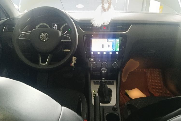 Used Skoda Octavia 2019 TSI230 DSG SmartDrive Luxury Edition China VI Center Console