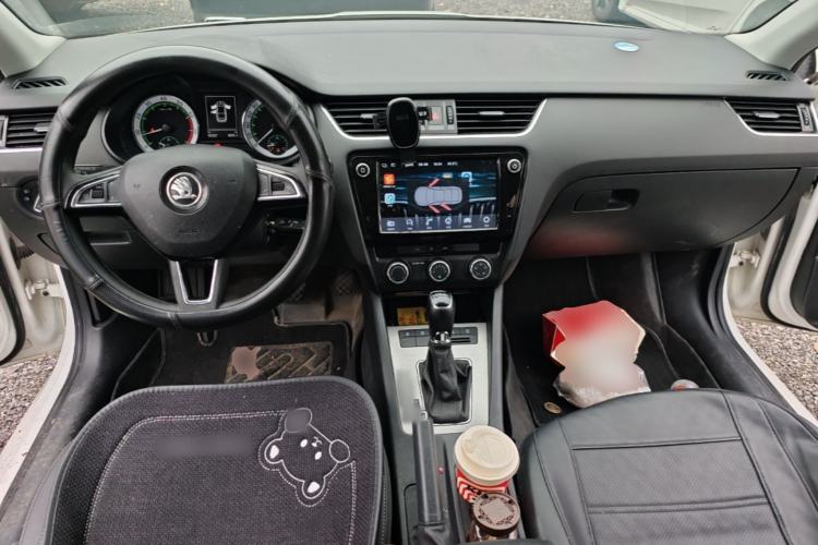 Used Skoda Octavia 2019 TSI230 DSG Luxury Edition Center Console
