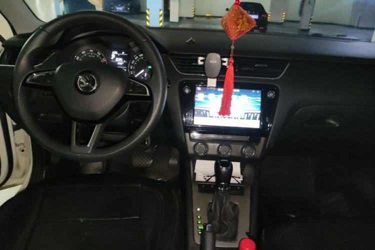Used Skoda Octavia 2019 TSI230 DSG Comfort Edition Center Console