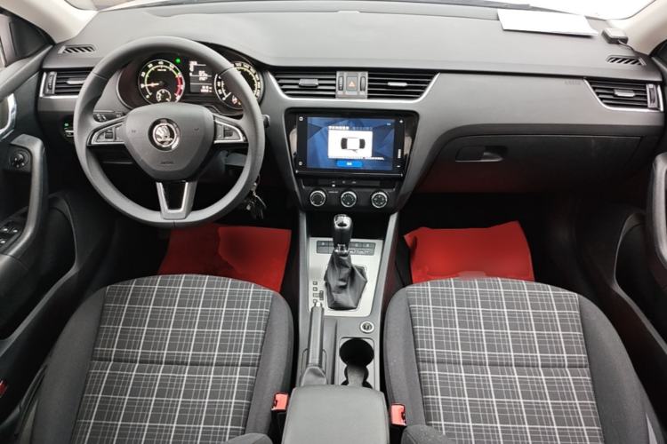 Used Skoda Octavia 2019 TSI230 DSG Smart & Comfort Edition China VI Standard Center Console