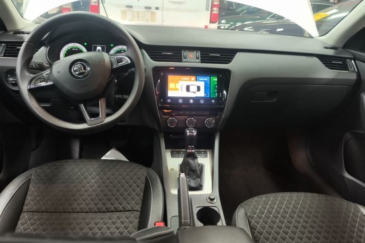 Used Skoda Octavia 2019 TSI280 DSG SmartDrive Luxury Edition China VI Center Console