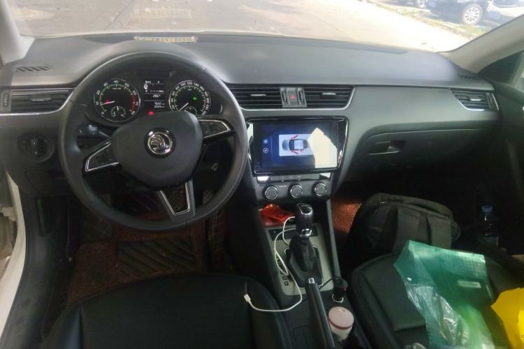Used Skoda Octavia 2019 TSI230 DSG SmartDrive Comfort Edition China V Standard Center Console