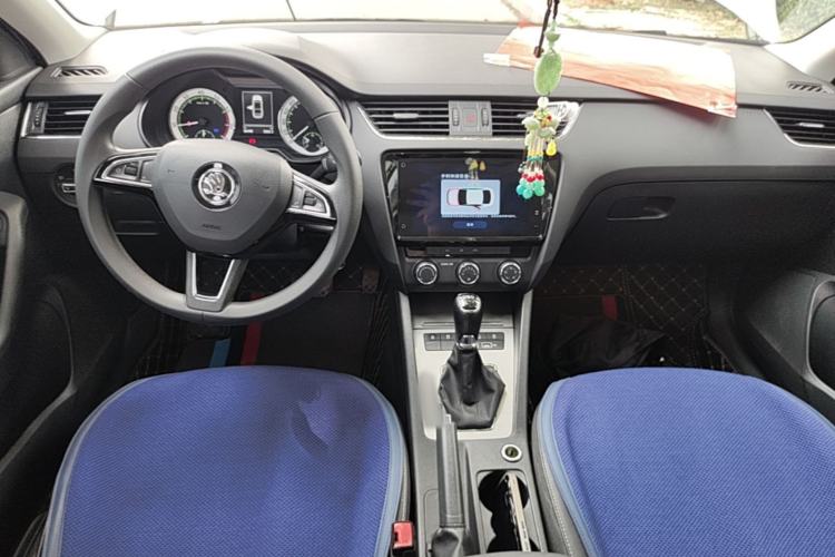 Used Skoda Octavia 2019 TSI230 DSG SmartDrive Luxury Edition China VI Center Console