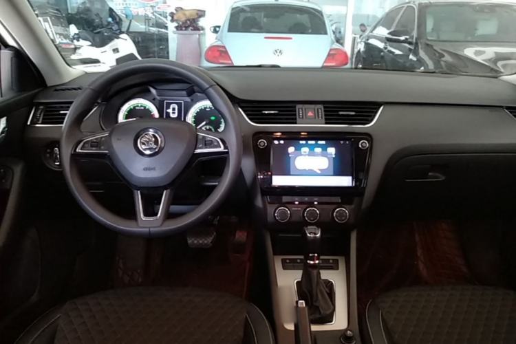 Used Skoda Octavia 2019 TSI230 DSG Luxury Edition Center Console