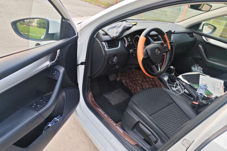 Used Skoda Octavia 2019 1.5L Automatic Smart Drive Luxury Edition China VI Standard Driver Seat