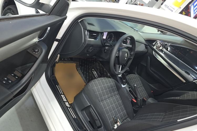 Used Skoda Octavia 2019 TSI230 DSG Smart & Comfort Edition China VI Standard Driver Seat