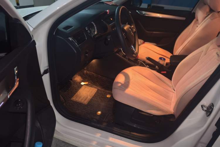 Used Skoda Octavia 2019 1.5L Automatic Luxury Edition Driver Seat