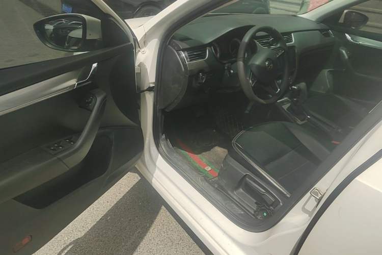 Used Skoda Octavia 2019 1.5L Automatic Smart Drive Luxury Edition China VI Standard Driver Seat
