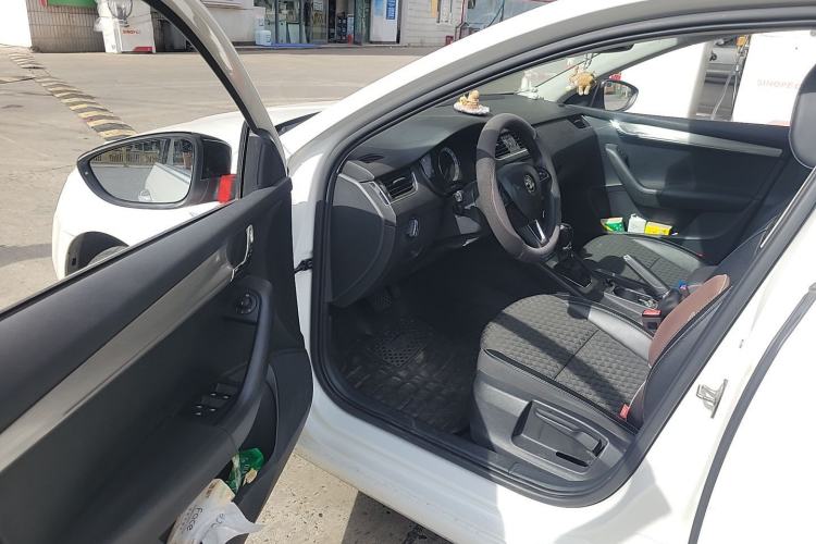Used Skoda Octavia 2019 TSI280 DSG SmartDrive Luxury Edition China VI Driver Seat