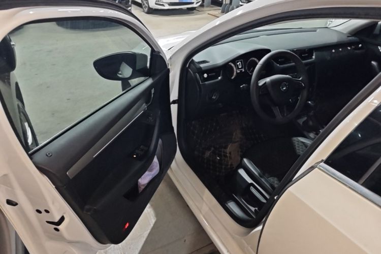 Used Skoda Octavia 2019 TSI230 DSG SmartDrive Luxury Edition China VI Driver Seat