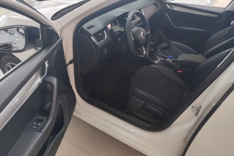 Used Skoda Octavia 2019 TSI280 DSG SmartDrive Luxury Edition China VI Driver Seat