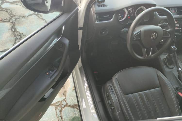 Used Skoda Octavia 2019 TSI280 DSG Flagship Wagon China VI Standard Driver Seat