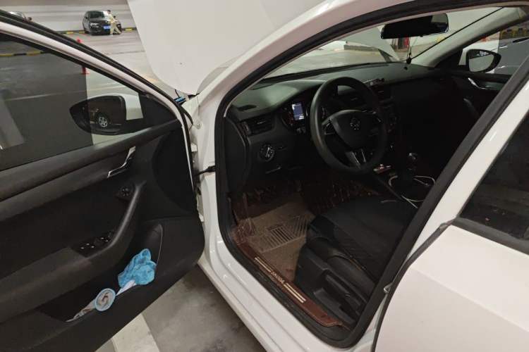 Used Skoda Octavia 2019 1.5L Manual Standard Edition China VI Driver Seat