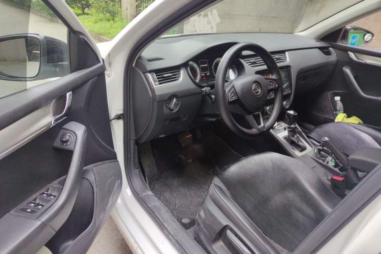 Used Skoda Octavia 2019 TSI280 DSG SmartDrive Luxury Edition China VI Driver Seat
