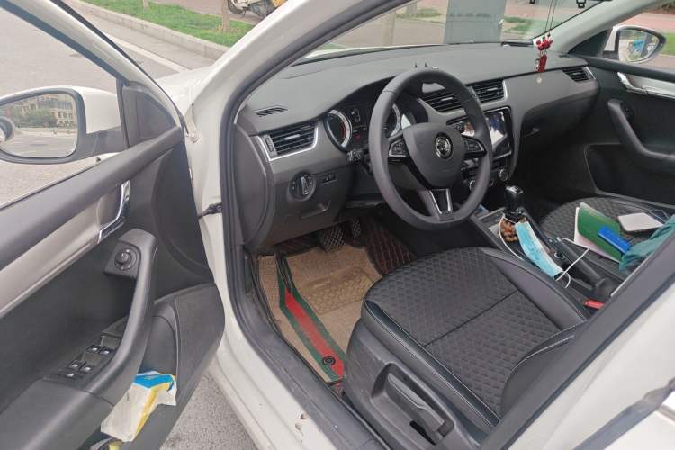 Used Skoda Octavia 2019 1.5L Automatic Smart Drive Luxury Edition China VI Standard Driver Seat