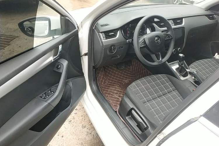 Used Skoda Octavia 2019 1.5L Automatic SmartDrive Comfort Edition China VI Standard Driver Seat