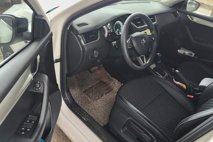 Used Skoda Octavia 2019 TSI280 DSG Luxury Edition Driver Seat