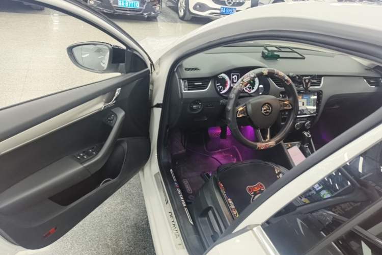 Used Skoda Octavia 2019 1.5L Automatic Smart Drive Luxury Edition China V Standard Driver Seat