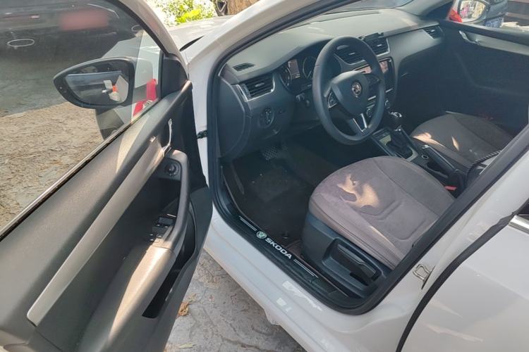 Used Skoda Octavia 2019 TSI230 DSG Smart & Comfort Edition China VI Standard Driver Seat
