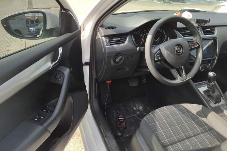 Used Skoda Octavia 2019 1.5L Automatic SmartDrive Comfort Edition China VI Standard Driver Seat