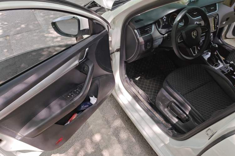 Used Skoda Octavia 2019 1.5L Automatic Luxury Edition Driver Seat