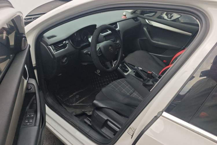 Used Skoda Octavia 2019 TSI230 DSG SmartDrive Comfort Edition China V Standard Driver Seat