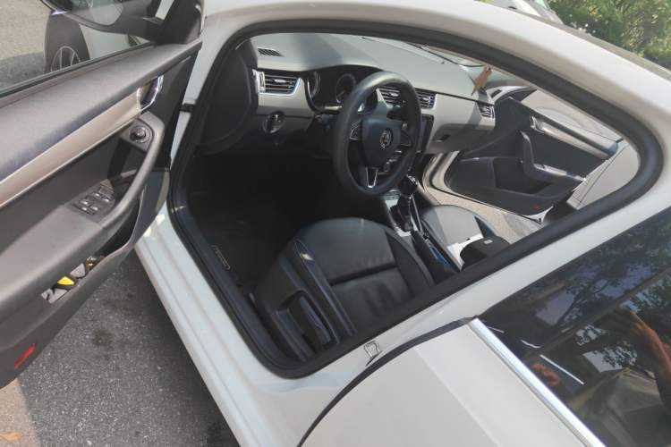 Used Skoda Octavia 2019 TSI280 DSG SmartDrive Luxury Edition China VI Driver Seat