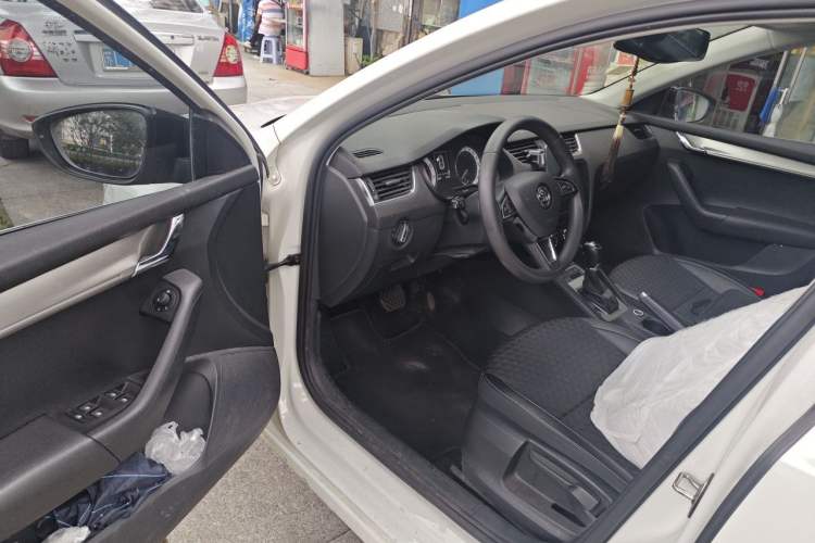 Used Skoda Octavia 2019 TSI280 DSG Luxury Edition Driver Seat