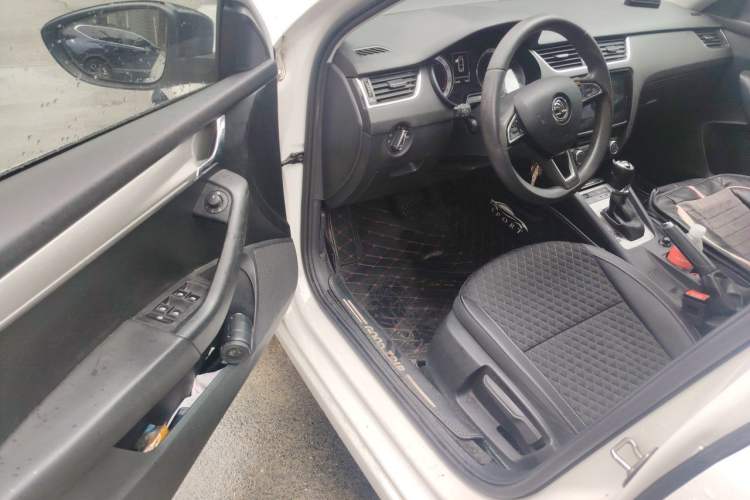 Used Skoda Octavia 2019 TSI280 DSG SmartDrive Luxury Edition China VI Driver Seat