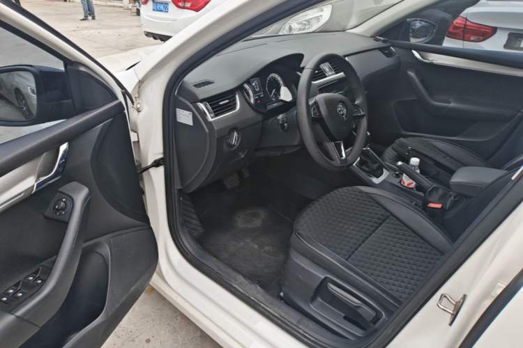 Used Skoda Octavia 2019 TSI280 DSG SmartDrive Luxury Edition China VI Driver Seat