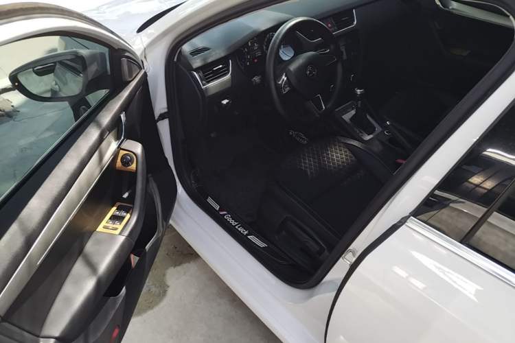 Used Skoda Octavia 2019 1.5L Automatic SmartDrive Comfort Edition China VI Standard Driver Seat